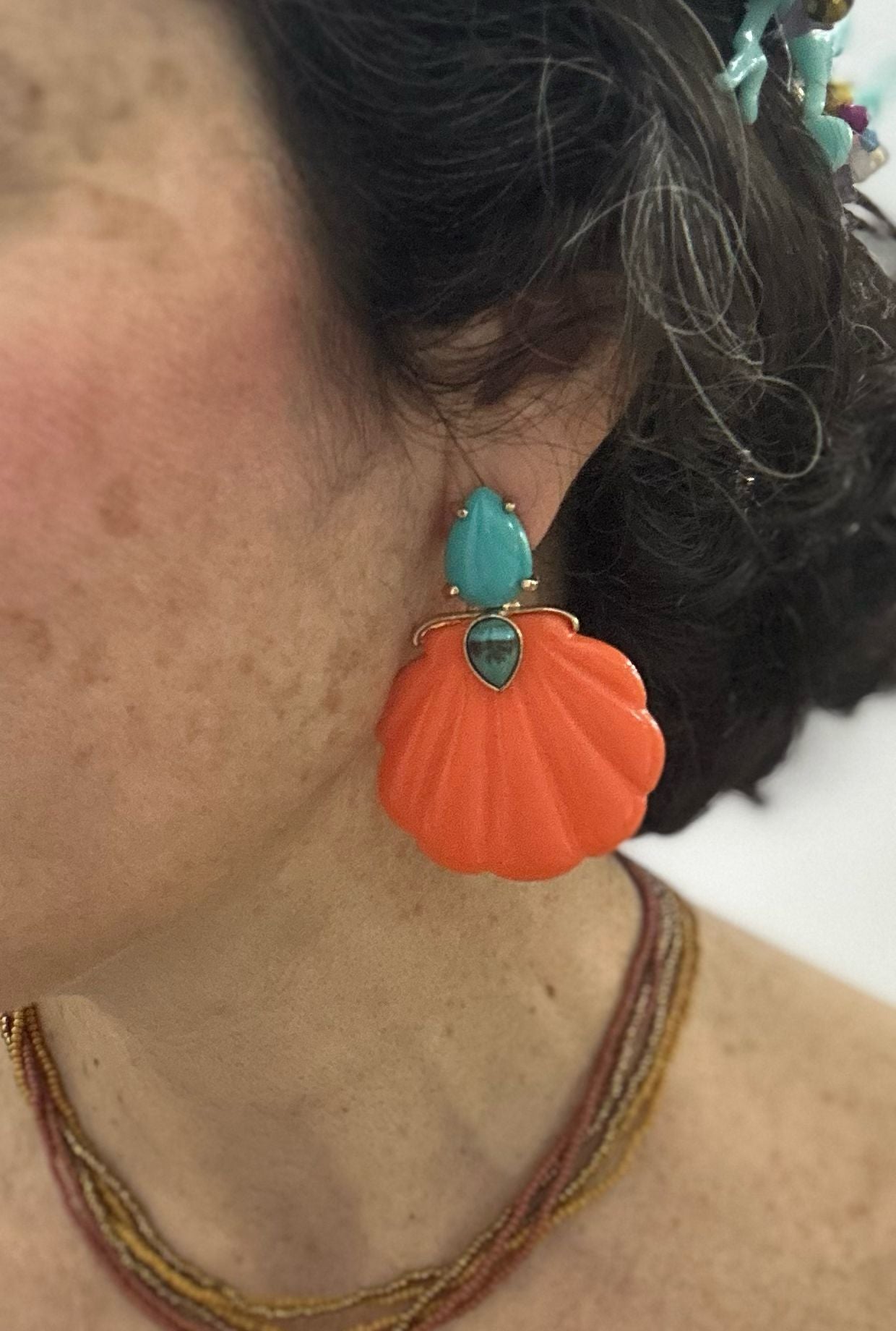 Pendientes concha coral con piedras turquesa