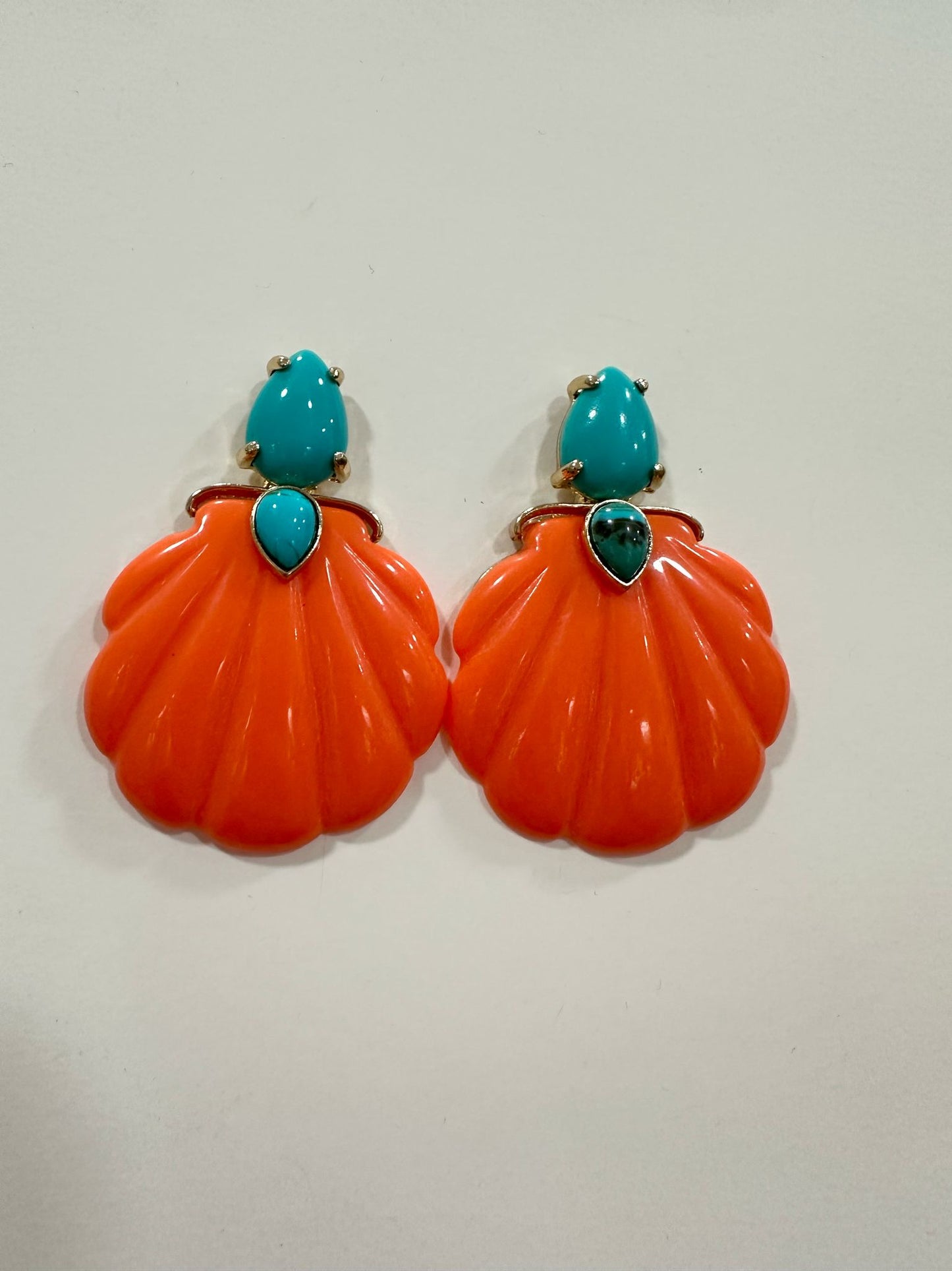 Pendientes concha coral con piedras turquesa