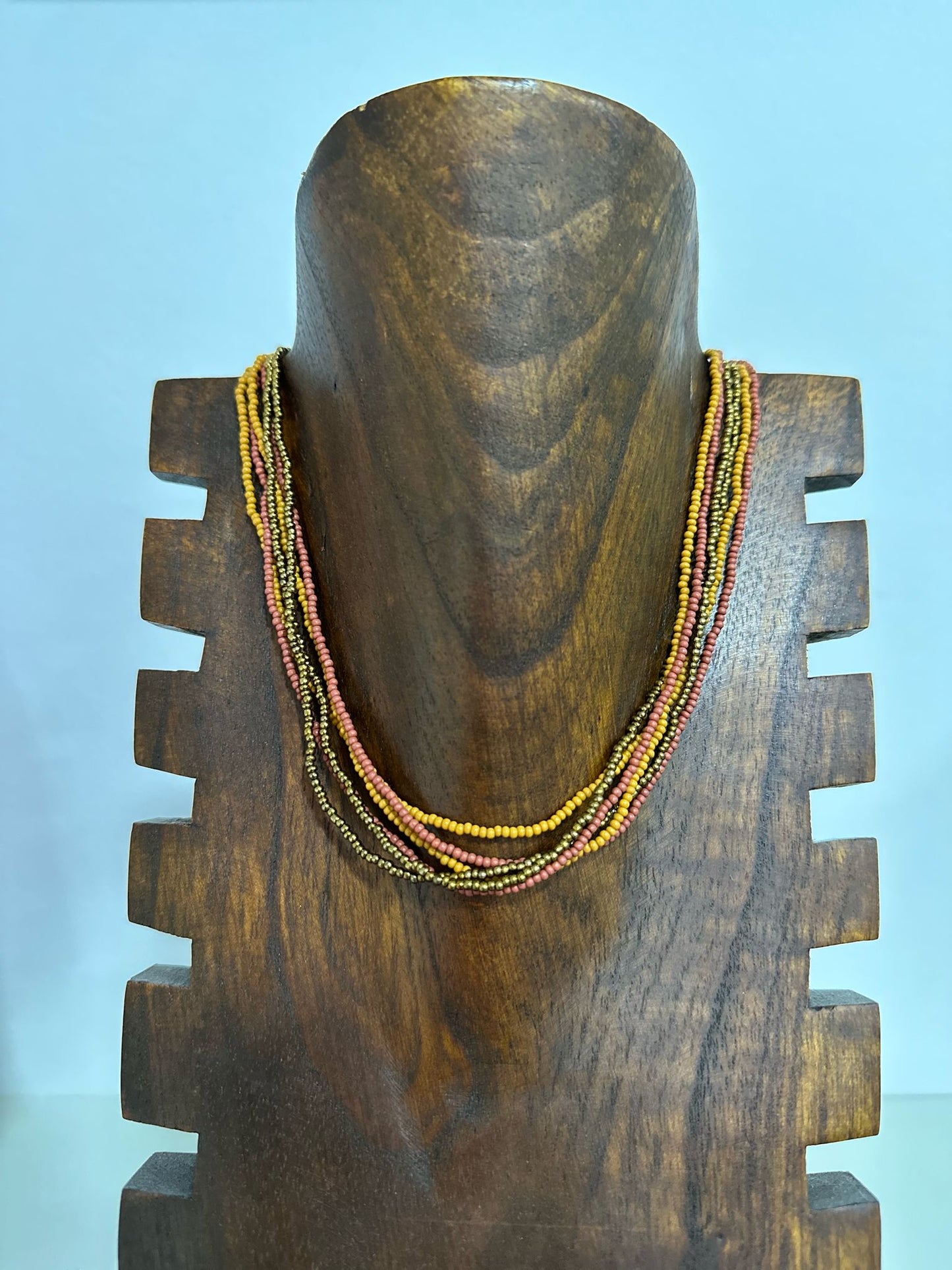Collar 6 vueltas corto con cadena Ocre, dorado y marrón claro