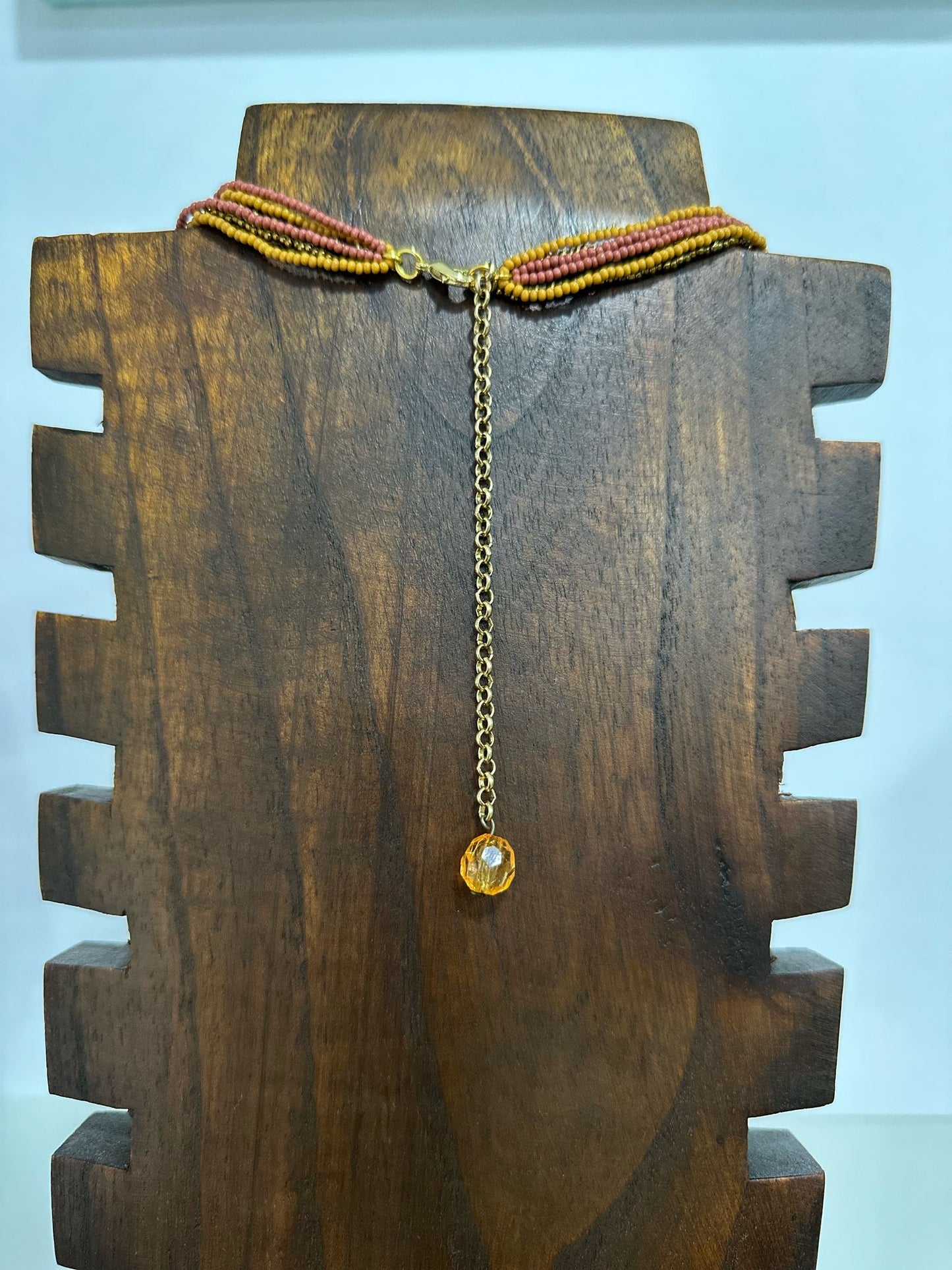 Collar 6 vueltas corto con cadena Ocre, dorado y marrón claro