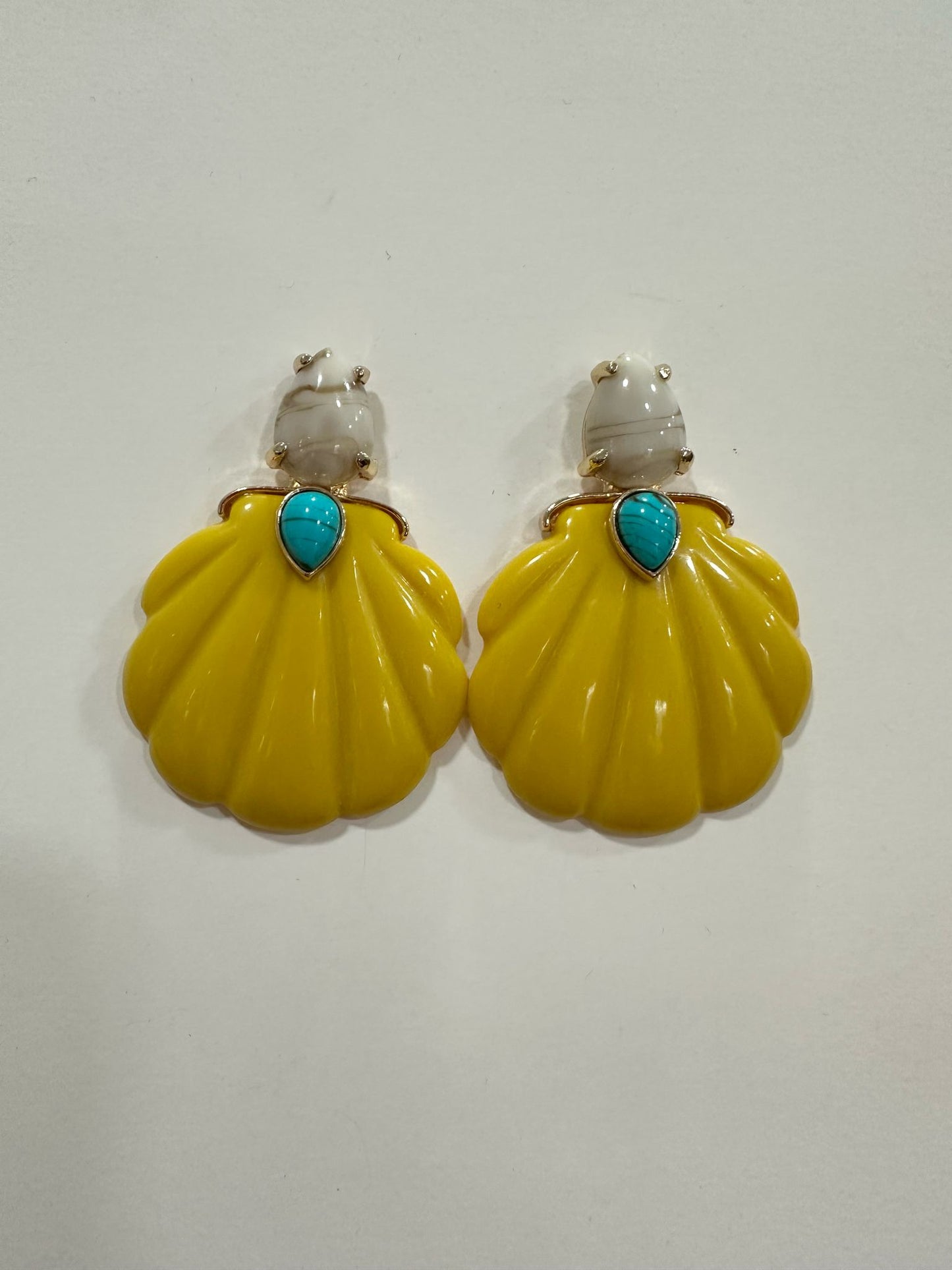 Pendientes amarillo ocre con piedra beige y turquesa