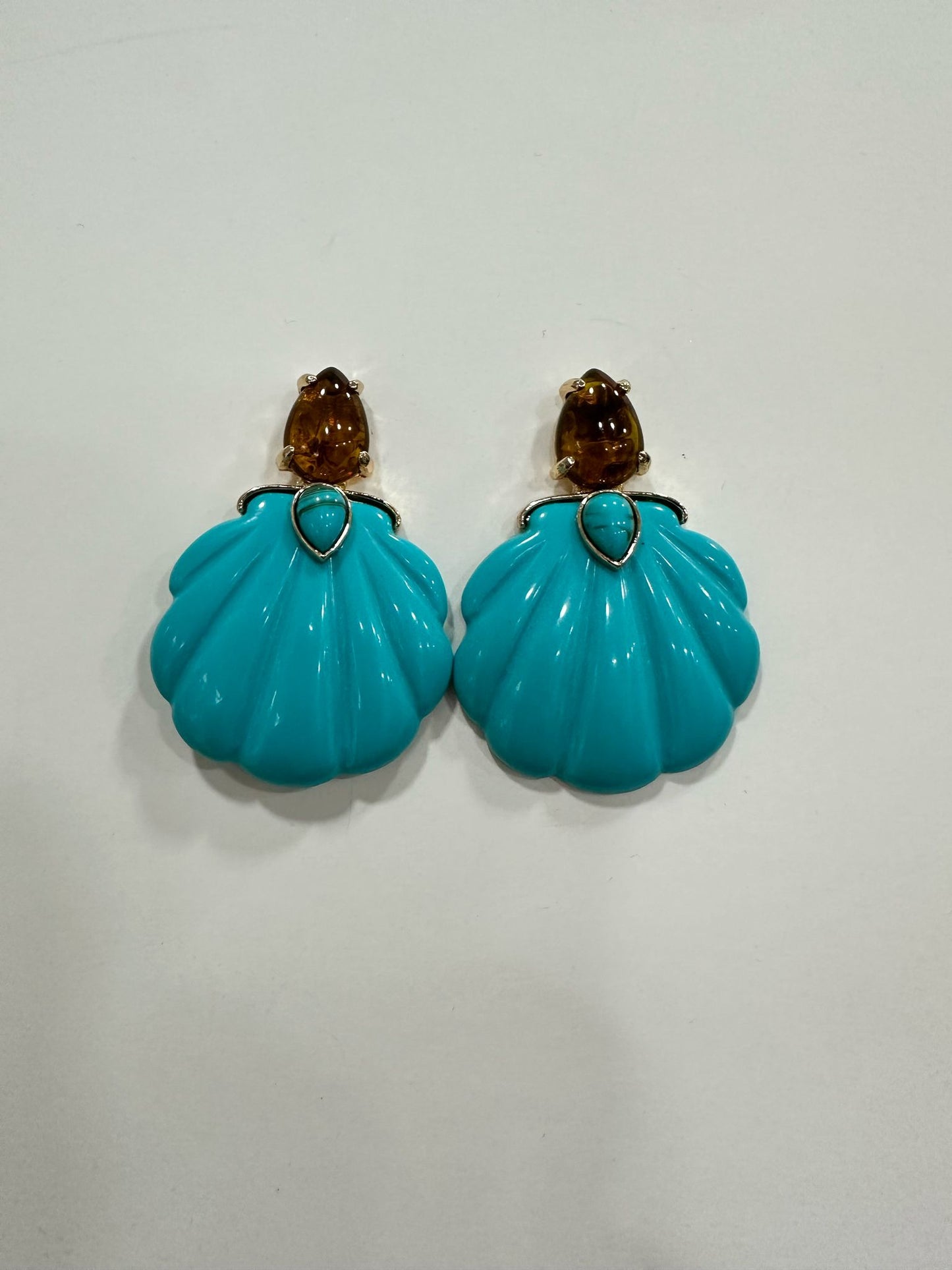 Pendientes concha turquesa con piedra carey y turquesa